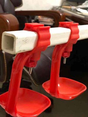 Tubo cuadrado de 25 mm Línea de consumición de aves de corral Tubo de agua de pollo de PVC de plástico